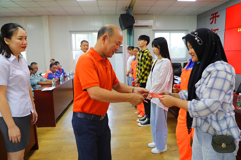 “金秋助學(xué)，圓夢(mèng)明佳！”明佳集團(tuán)黨支部及工會(huì)組織開(kāi)展愛(ài)心助學(xué)活動(dòng)！